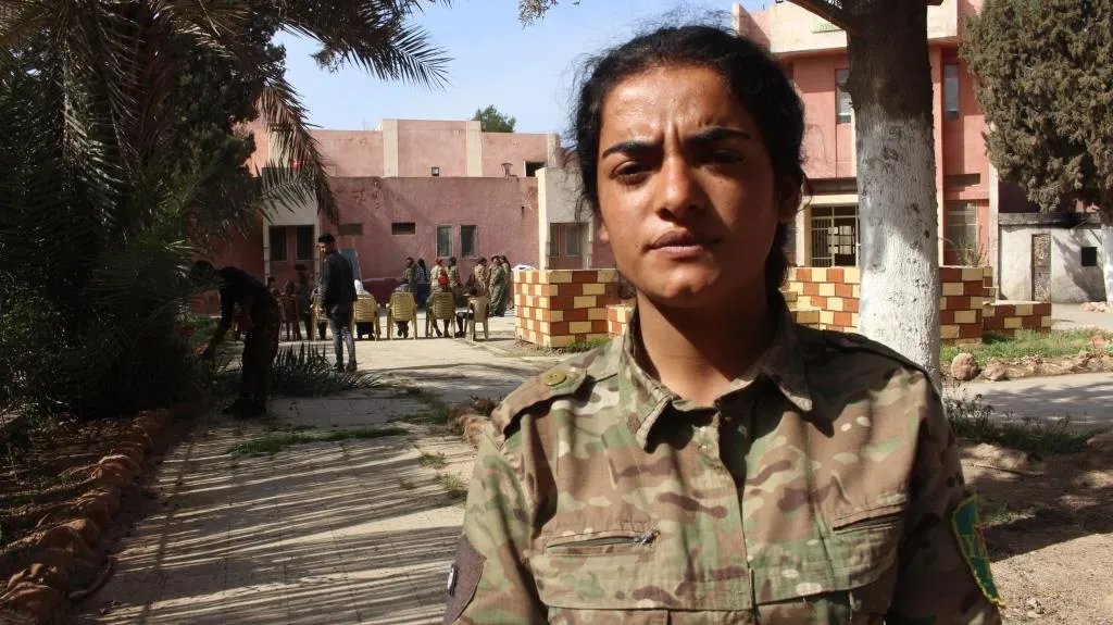 مقاتلات YPJ وقوى الأمن الداخلي يحتفلن بـ 8 آذار