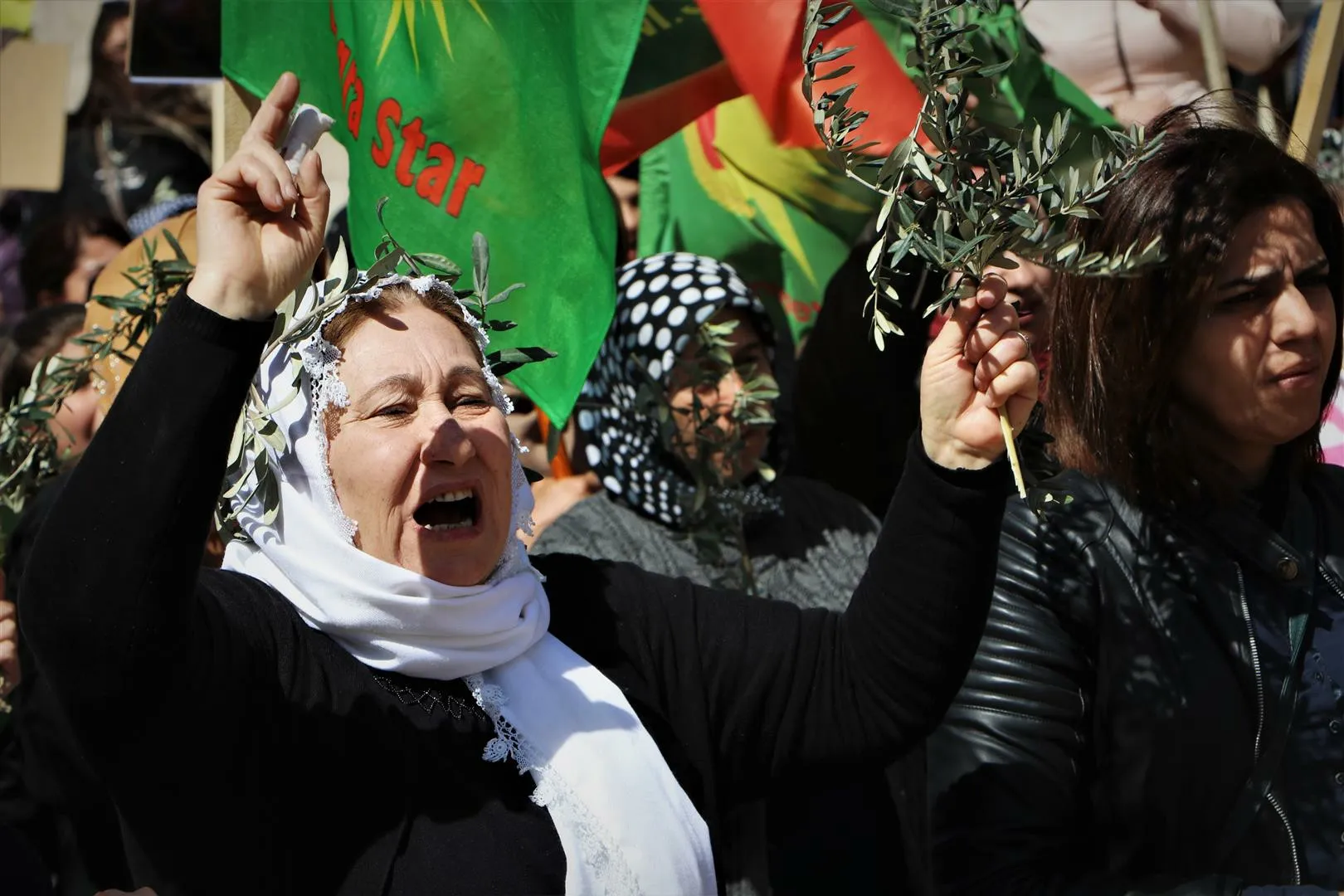 ​​​​​​​الآلاف من أهالي مقاطعة الحسكة والرقة يخرجون تنديدًا باحتلال عفرين