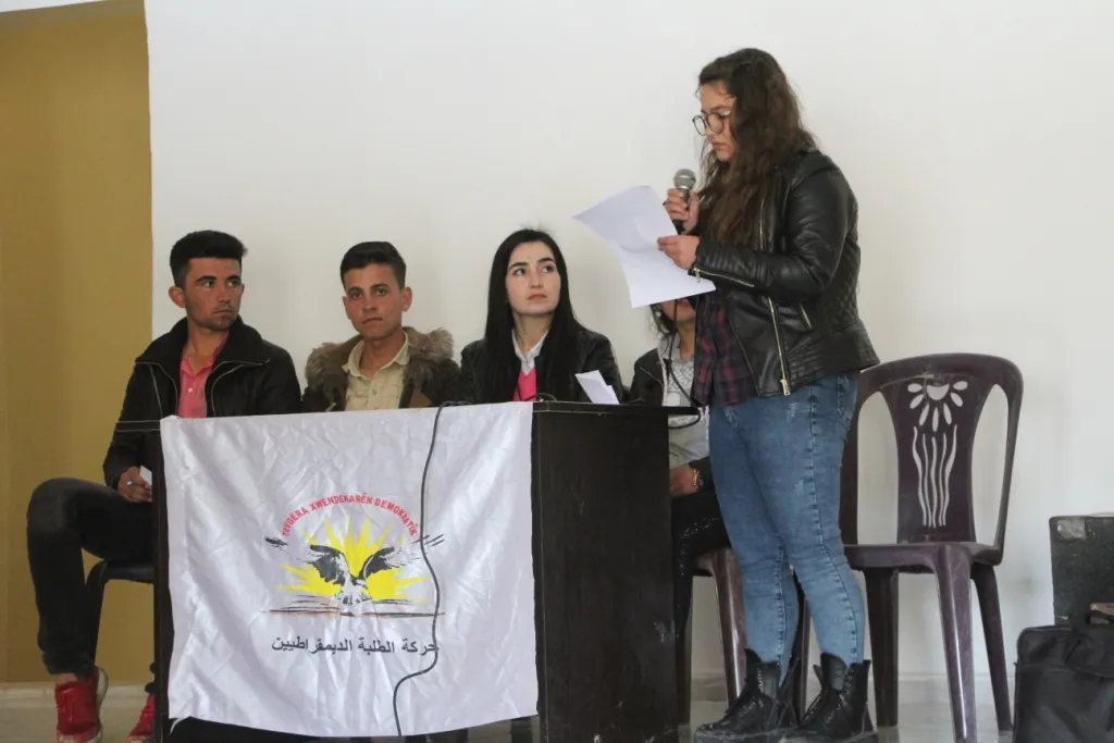 الأمة الديمقراطيّة والرأسماليّة... محور مناظرة بين فريقين من طلّاب جامعة كوباني