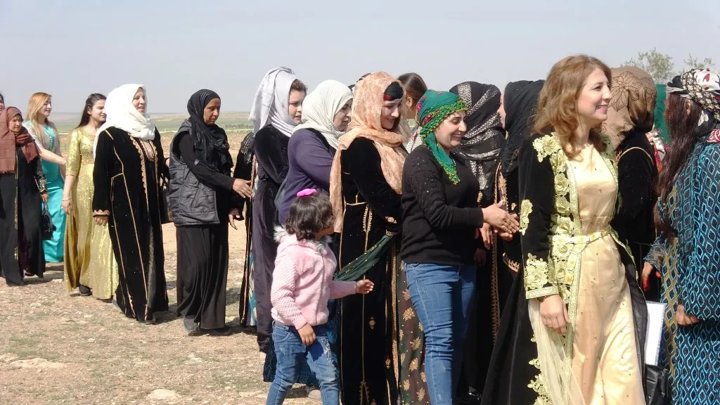 نساء مقاطعة كري سبي يحتفلن بيوم المرأة العالمي بعروض فلكلورية