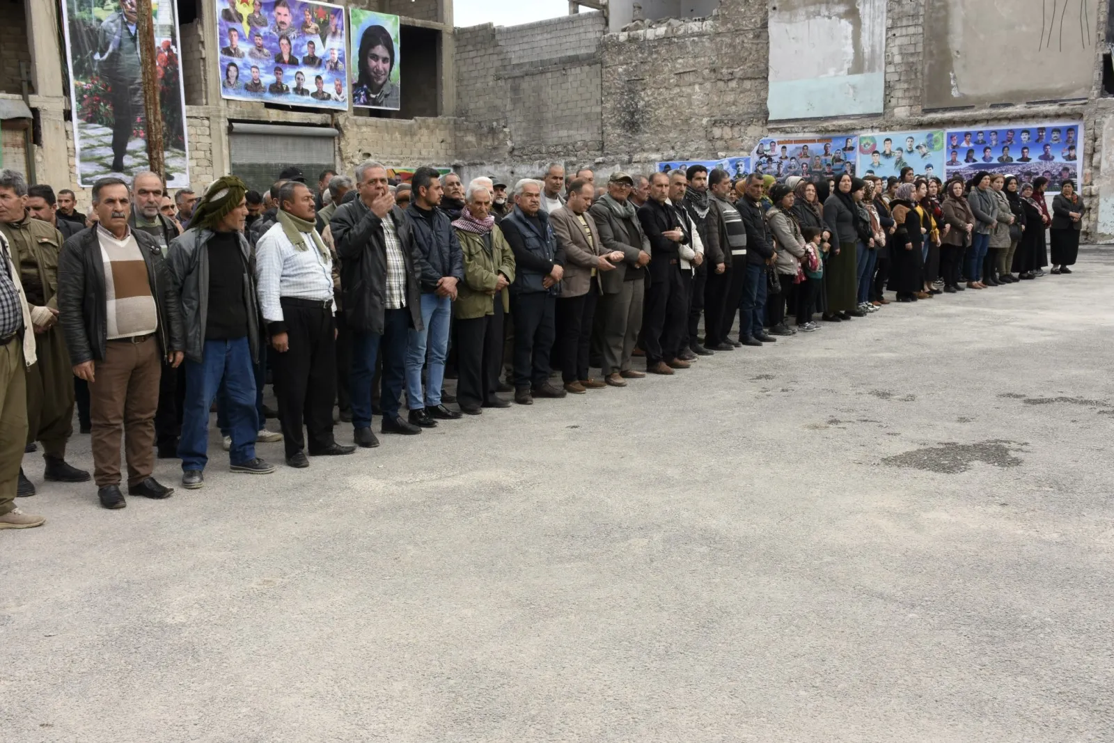 ​​​​​​​أهالي حلب يعزون ذوي الشهيدة روكان زرادشت