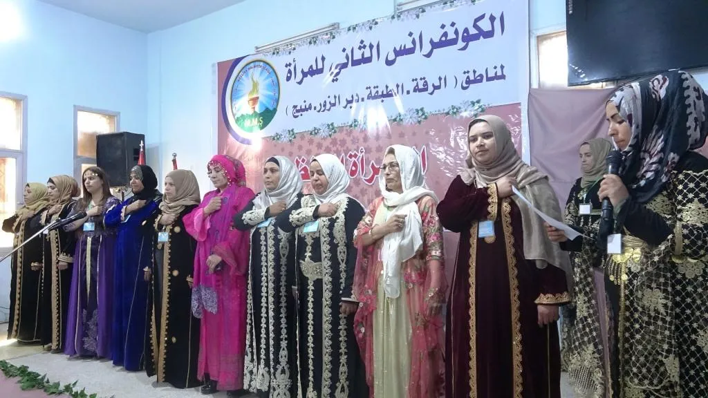 أمّهات وزوجات الشّهداء يعقدن الكوانفرانس الثاني بالرّقّة، ويختتمنه بجملة قرارات