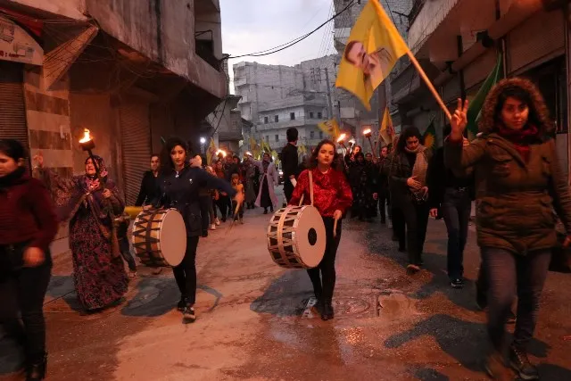اتّحاد المرأة الشابة ينظّم مسيرة بالمشاعل بمناسبة اليوم العالمي للمرأة
