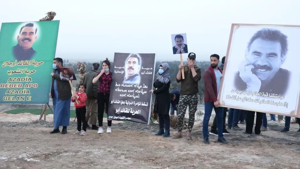​​​​​​​مجلس التدريب في الرقة ينظّم وقفة احتجاجيّة مطالبة بالكشف عن وضع القائد أوجلان