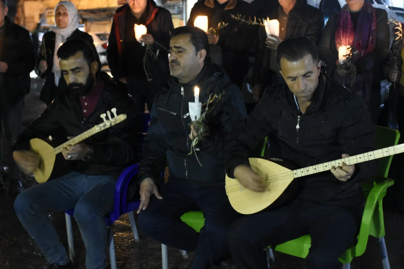 ​​​​​​​حلب: إشعال الشّموع ورفع أغصان الزّيتون في ذكرى احتلال عفرين