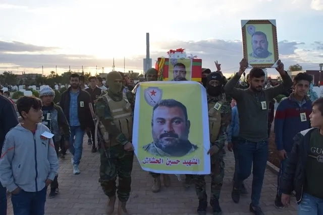 أهالي قامشلو يشيّعون جثمان الشّهيد حسين الهشاش إلى مثواه الأخير
