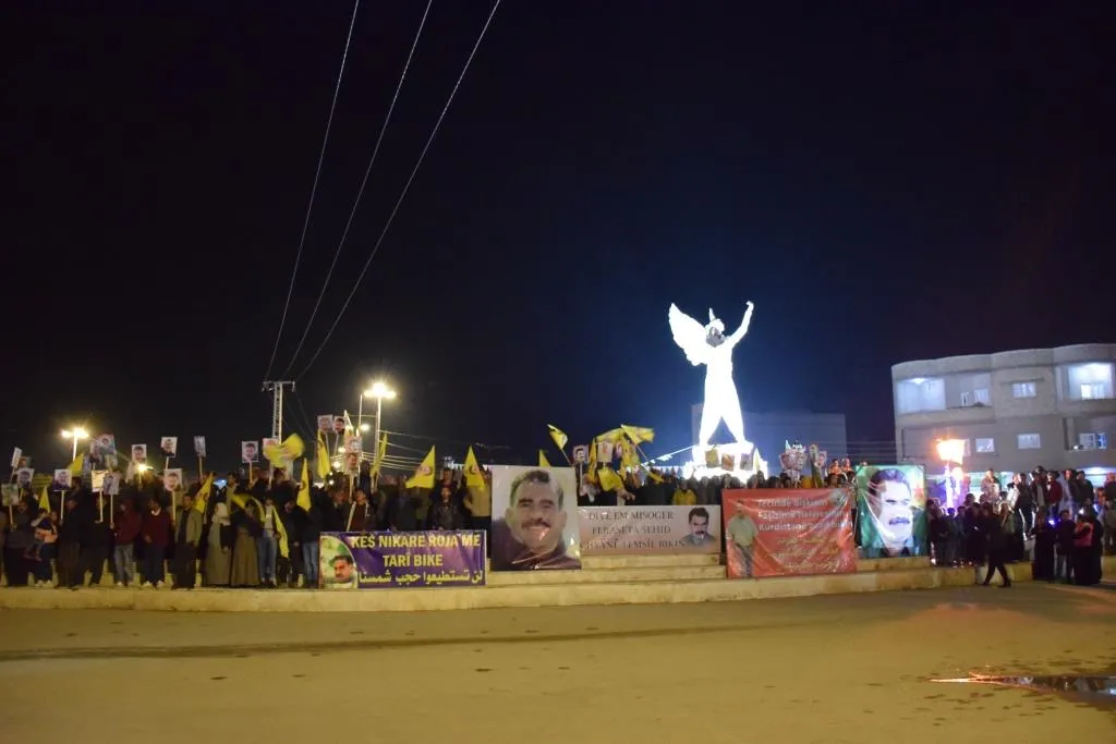 أهالي إقليمي عفرين وكوباني يتظاهرون للمطالبة بالكشف عن وضع القائد أوجلان