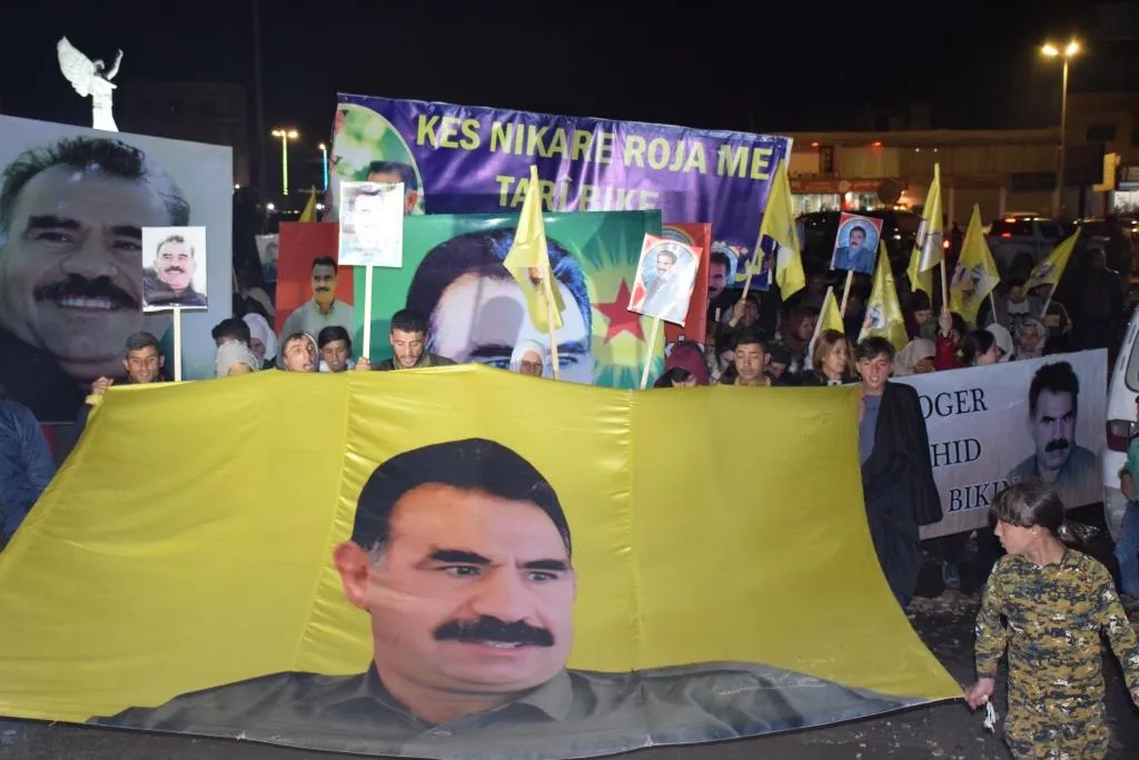 أهالي إقليمي عفرين وكوباني يتظاهرون للمطالبة بالكشف عن وضع القائد أوجلان