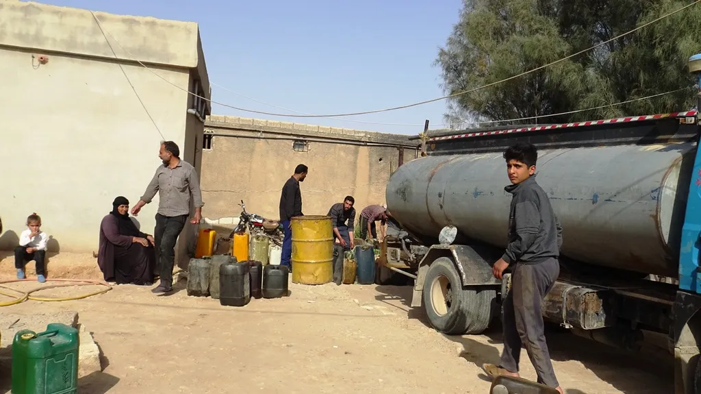 ​​​​​​​عبر الكومينات.. لجنة المحروقات في الشدّادي توزّع مادة الكاز