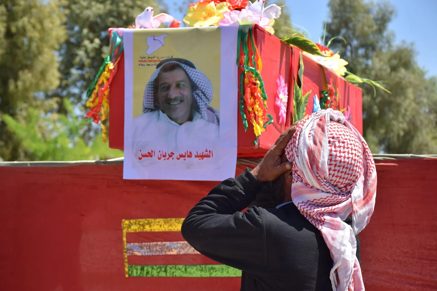 بعد أن اغتيل على يد "الدفاع الوطني"...مراسم تشييع للوجيه هايس في مزار الشهيد دليل