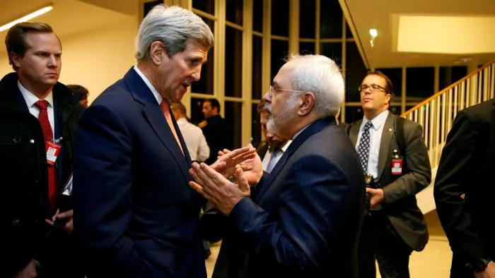 الفاينانشال تايمز: تسريب ظريف يكشف عن من يملك القوة حقًّا في الاتفاق النووي الإيراني