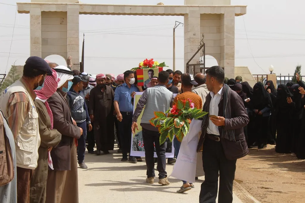 ​​​​​​​وسط اتخاذ التدابير الوقائية... تشيع 3 شهداء في مناطق مختلفة إلى مثواهم الأخير