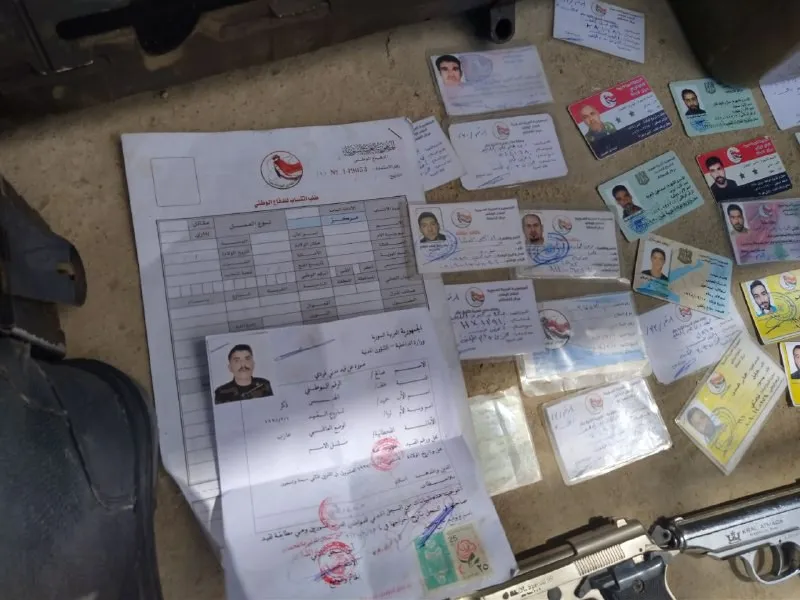​​​​​​​قوى الأمن الداخلي تعثر على أسلحة وذخائر وبطاقات شخصية للمرتزقة في حي طي