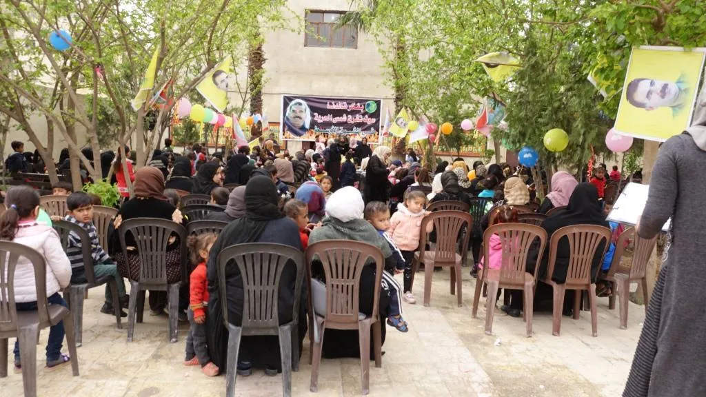 أهالي الرقّة خلال احتفاليتين: فكر القائد طريقنا إلى الحرية