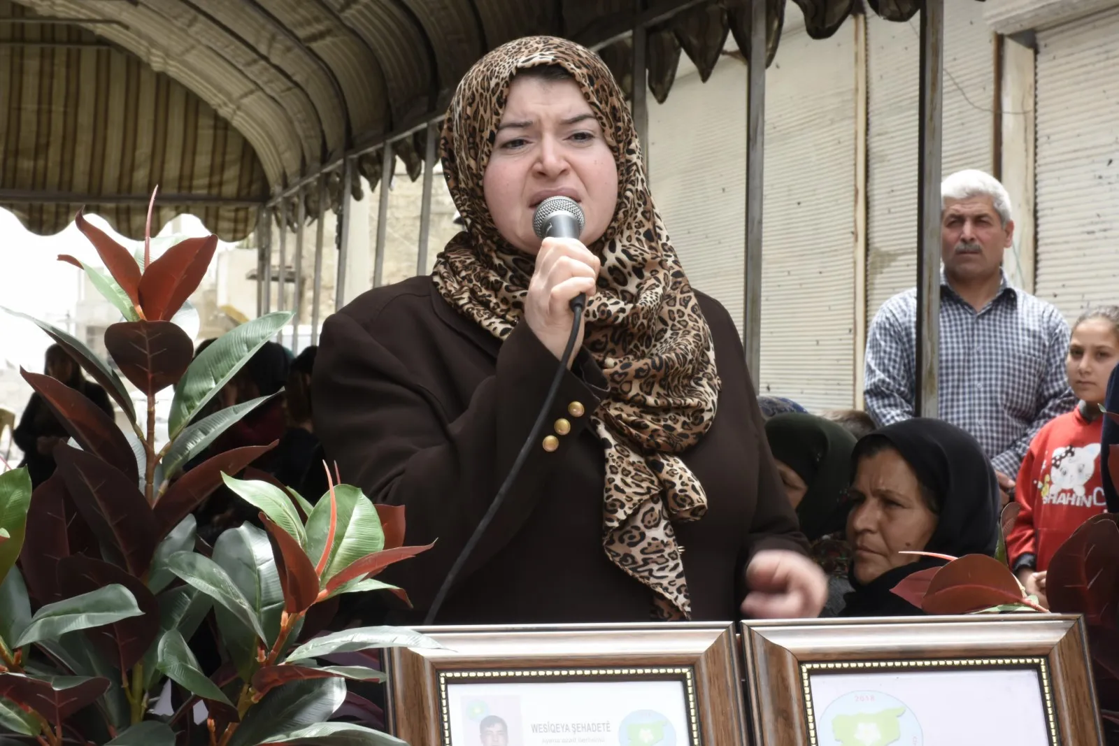 التعهد بمحاسبة المجرمين في مراسم عزاء الشهيد زنار عفرين