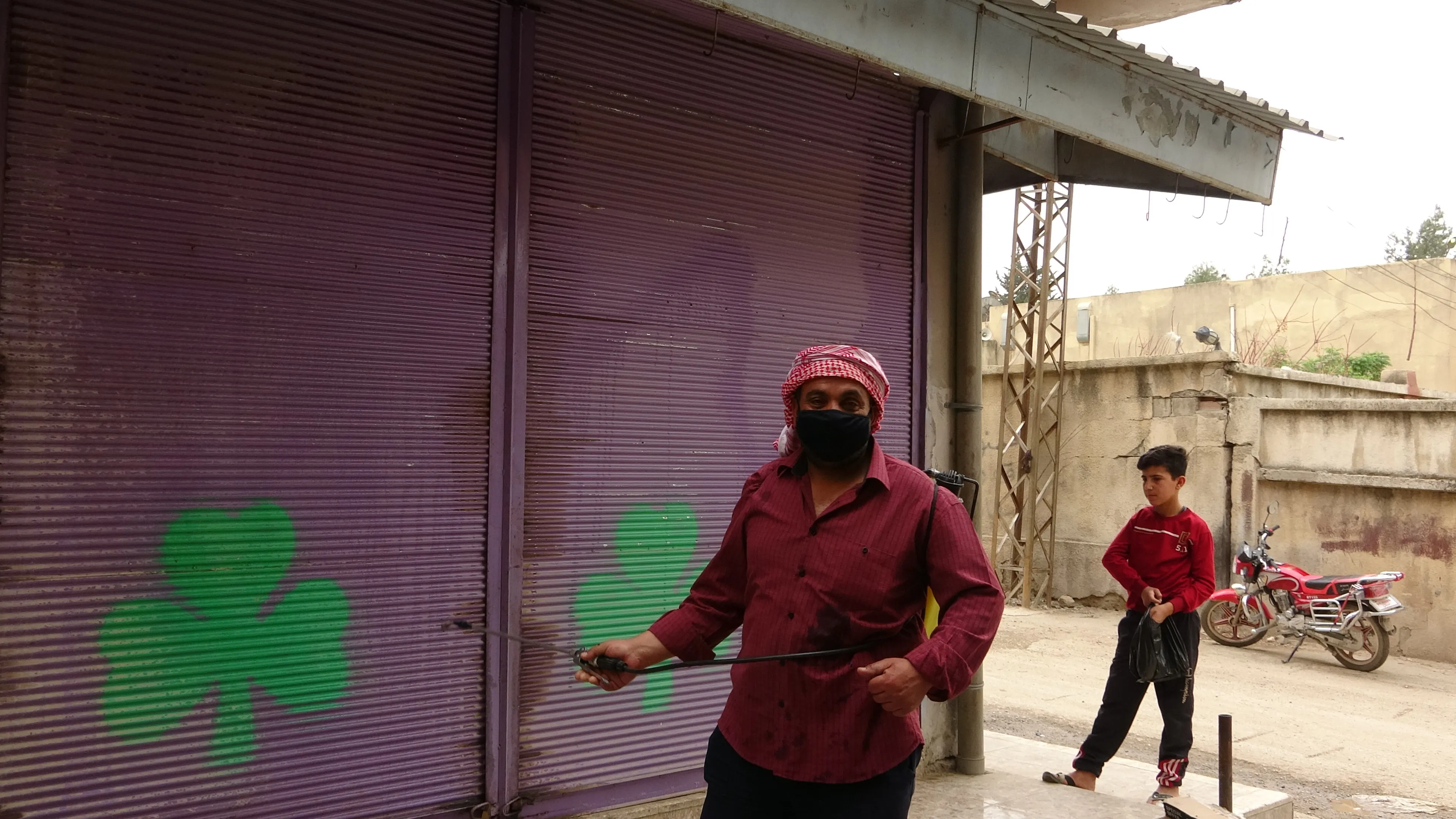 ​​​​​​​بلدية الشعب بدأت بالمرحلة الثانية من تعقيم السوق والمؤسسات