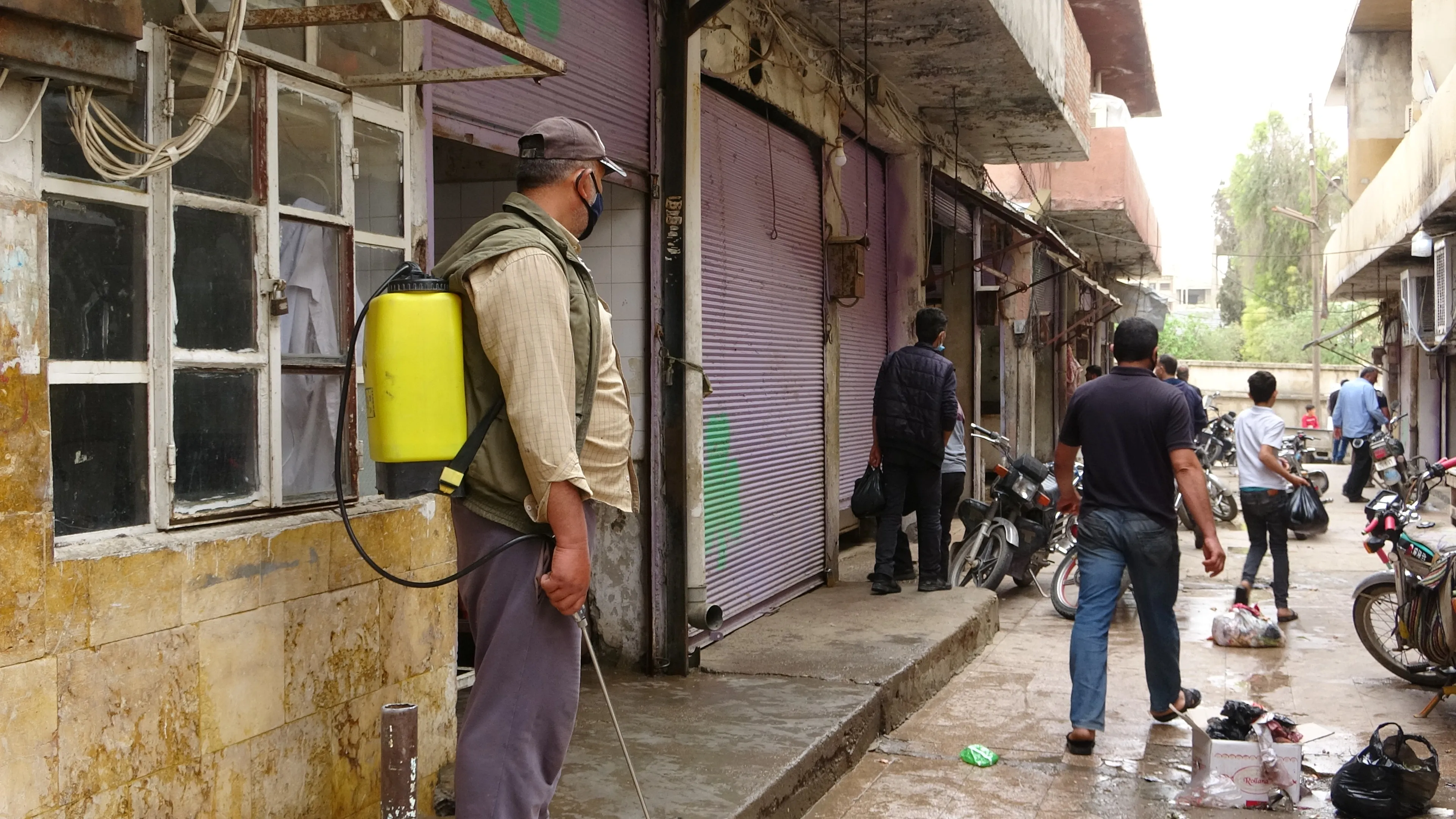 ​​​​​​​بلدية الشعب بدأت بالمرحلة الثانية من تعقيم السوق والمؤسسات