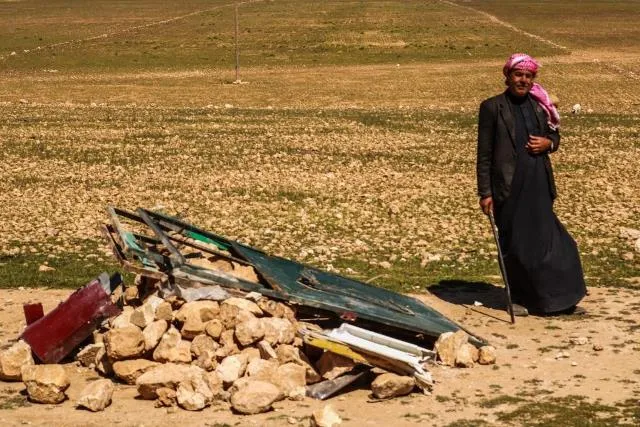 بالصور... قذائف الدبابات التركيّة وما خلفته من دمار إحدى قرى عين عيسى
