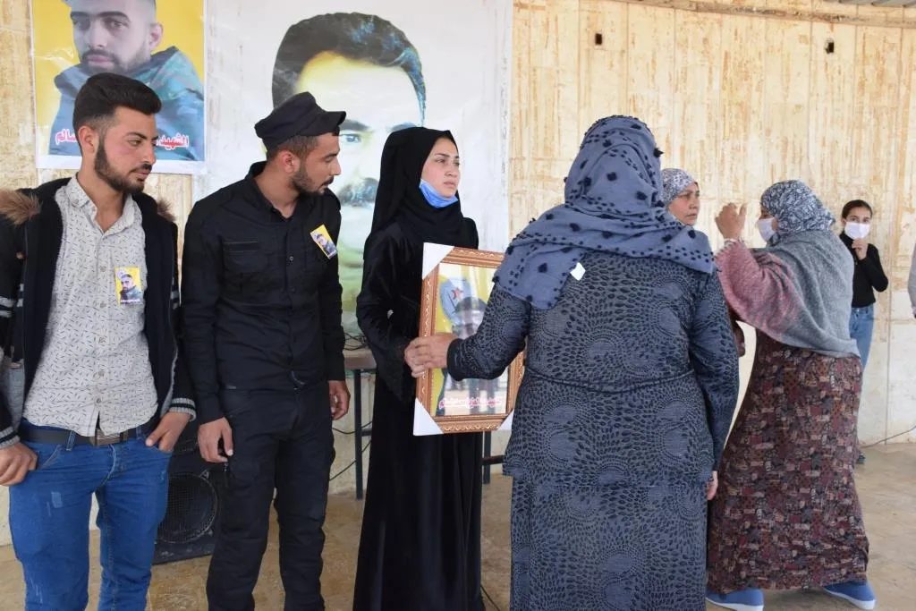 أهالي الحسكة يشيّعون جثمان الشهيد عبد العزيز السالم