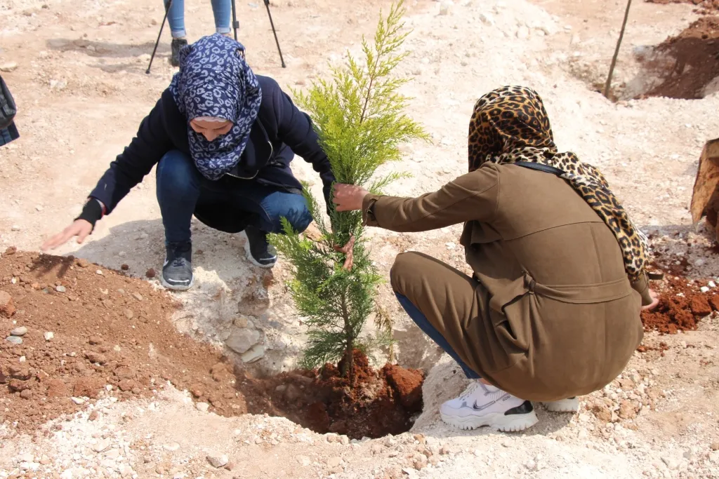احتفالاً بميلاد القائد.. احتفالية جماهيرية في كوباني وافتتاح حديقة في منبج