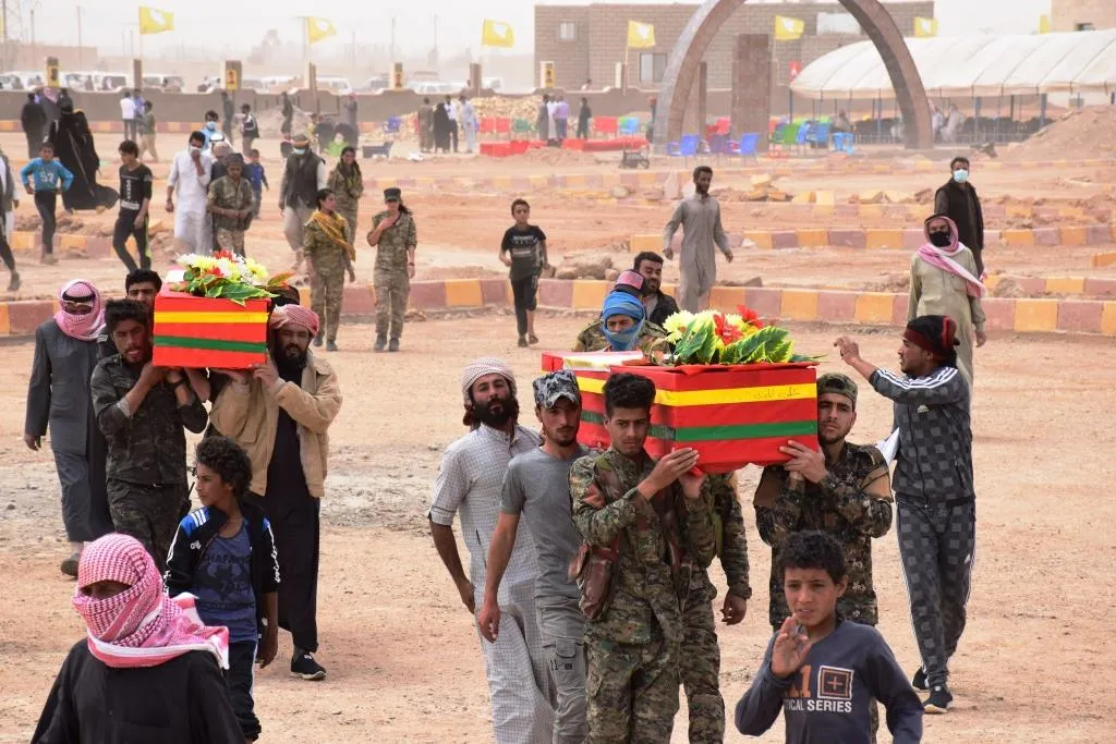 افتتاح أوّل مزار للشّهداء بريف دير الزور الشرقيّ، وتشييع أربعة شهداء فيه    