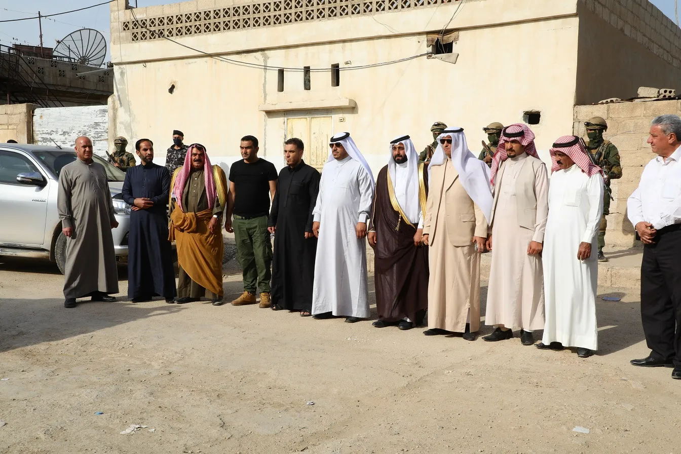 ​​​​​​​ممثّلو عشائر "الطبقة والرقة وديرالزور" يزورون قوى الأمن الداخليّ في حي طيّ