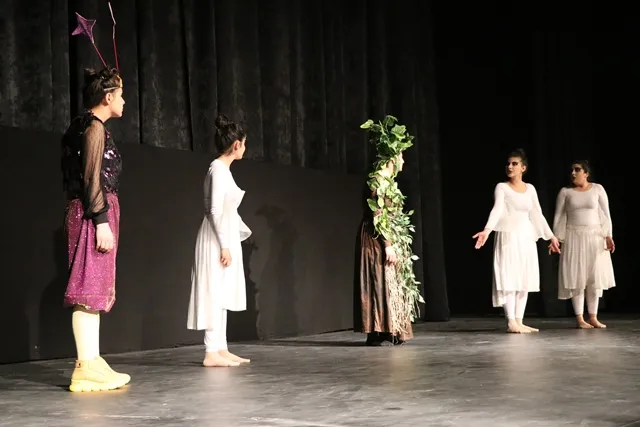 عرض مسرحية "السّلام في أجنحة الطّيور" لزرع السّلام في نفوس الأطفال