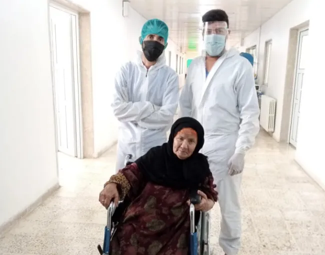 معمرة تبلغ من العمر 99 عاماً تتعافى من كورونا في ديرك