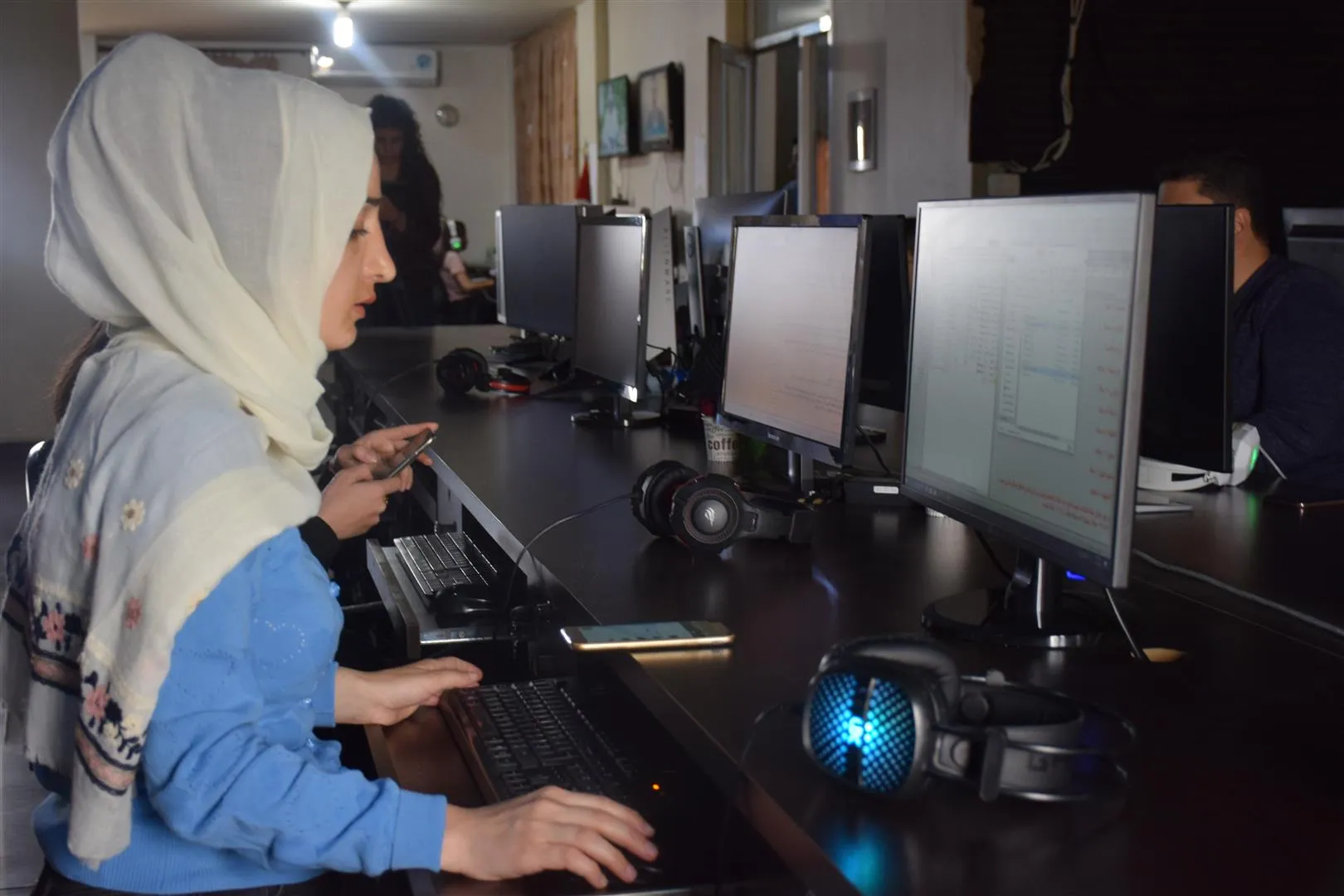مسيرة المرأة في الصحافة الكردية.. ميراث لآلاف الإعلاميات