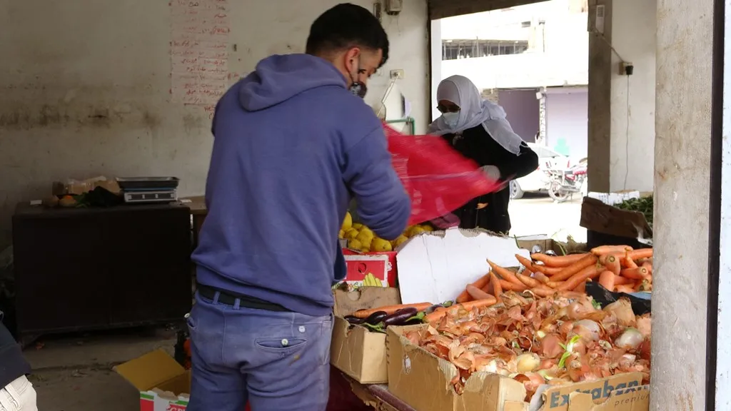 دعوات لتشديد الإجراءات ومطالب بالتقيد بالتعليمات الصحية في ظل الانتشار الواسع لكورونا