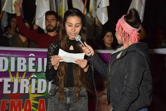 بمناسبة 4 نيسان.. المرأة في حركة الطلبة الديمقراطيين تنظم مسيرة بالمشاعل