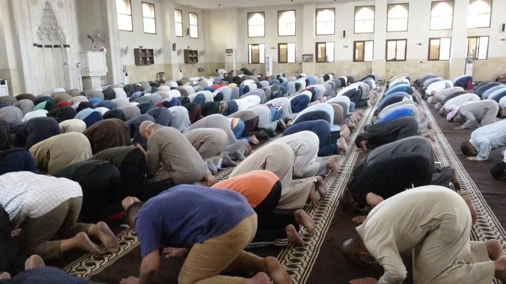 صباح العيد يبدأ بزيارة مزارات الشهداء