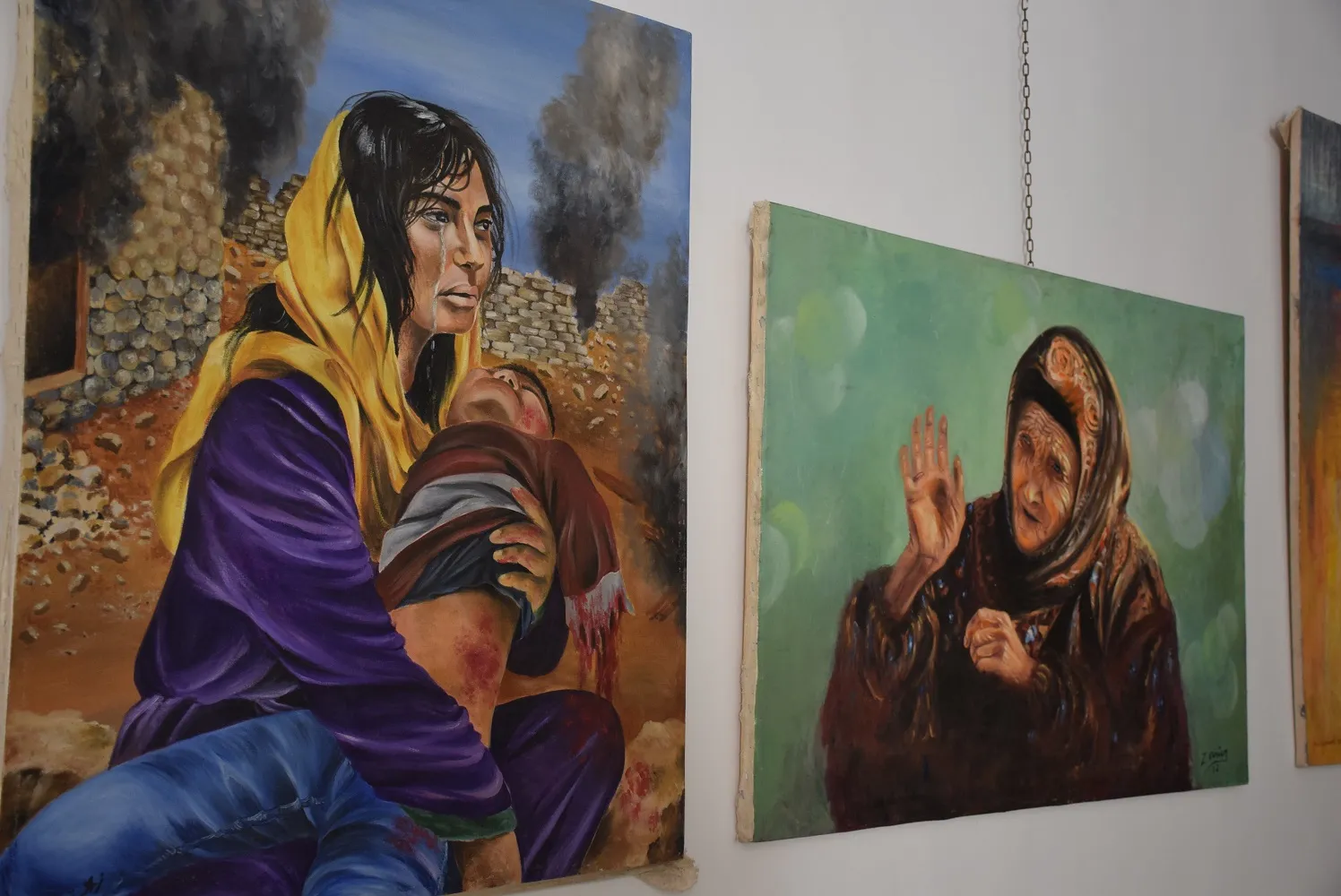 لوحات منوعة عن المرأة أغنت ملتقى روج آفا الثالث للفن التشكيلي