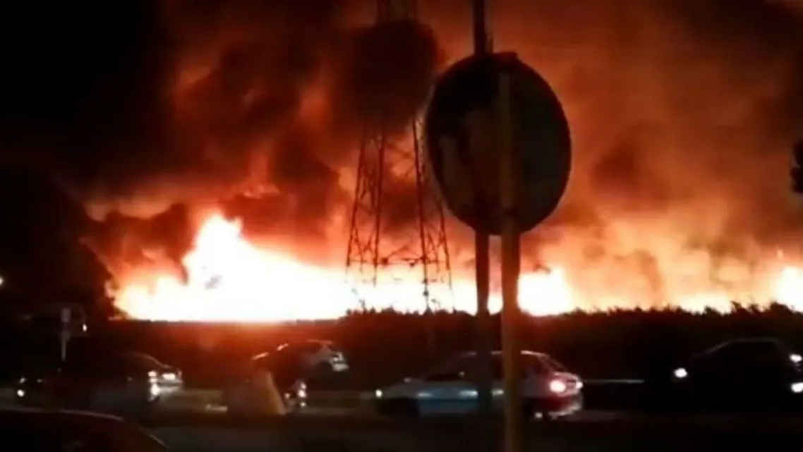 حريق مجهول في مدينة بوشهر الإيرانية