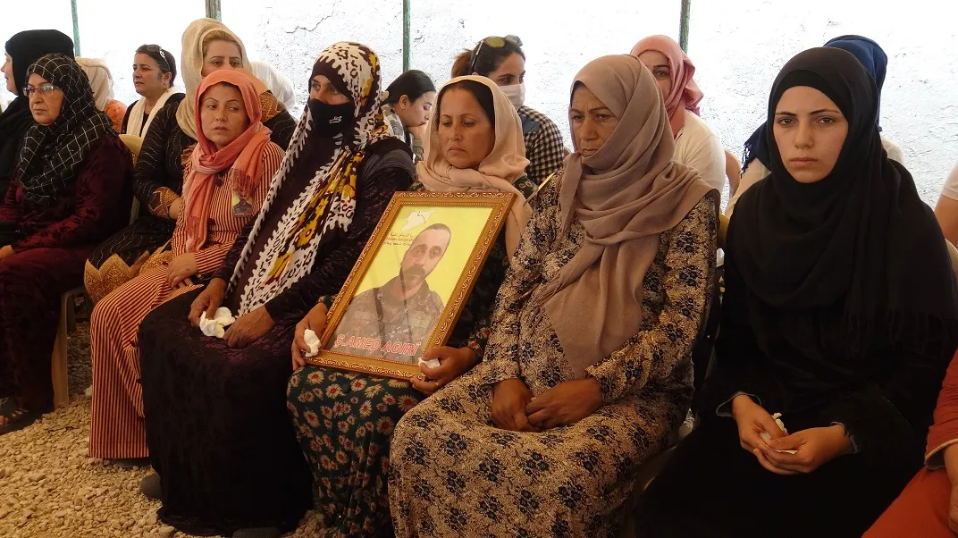 أهالي ناحية عامودا يعزون بالشهيد آمد آكري