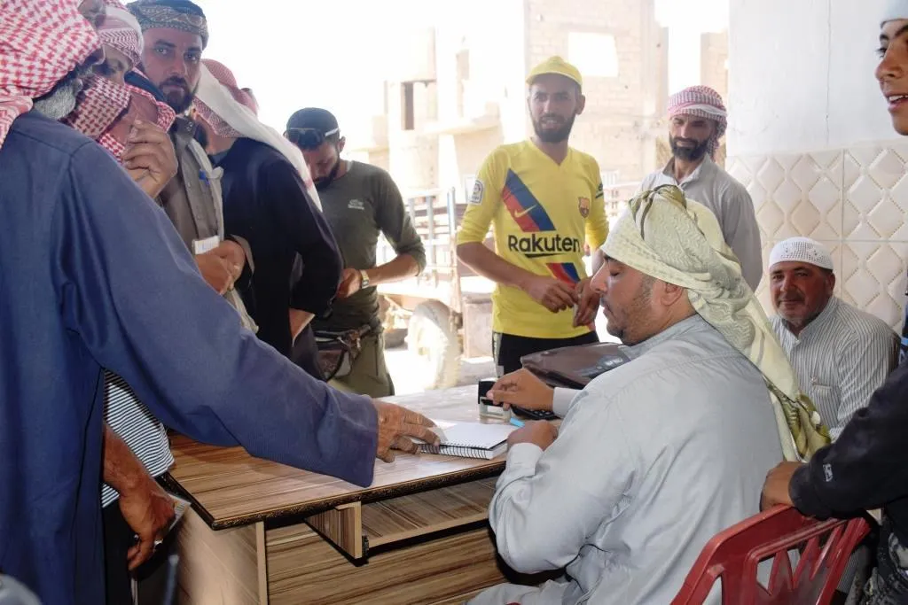 ​​​​​​​ريف دير الزور الشرقي... توزيع دفعة ثانية من الأعلاف المركزة للثروة الحيوانية