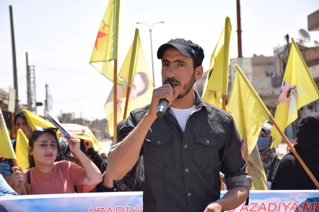 ​​​​​​​الآلاف من أهالي مقاطعة قامشلو يحيون مقاومة الكريلا ويستنكرون العزلة