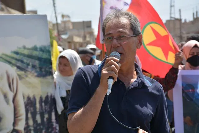 ​​​​​​​الآلاف من أهالي مقاطعة قامشلو يحيون مقاومة الكريلا ويستنكرون العزلة
