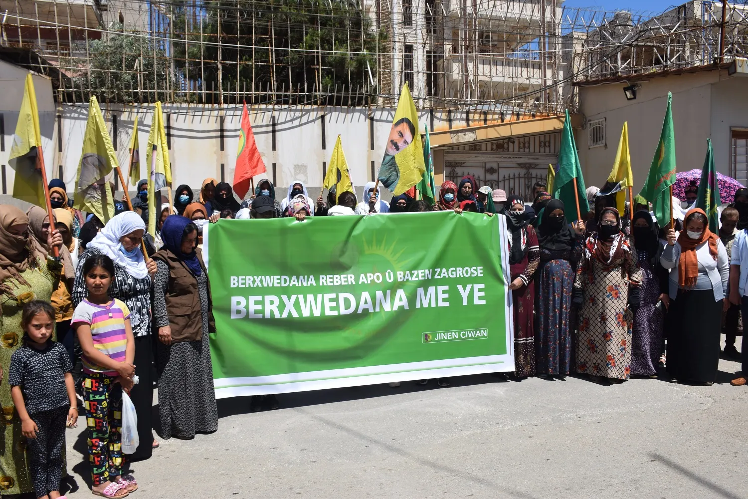 ​​​​​​​وقفة احتجاجية نسائية أمام مفوضية الأمم المتحدة في قامشلو لدعم مقاومة الكريلا