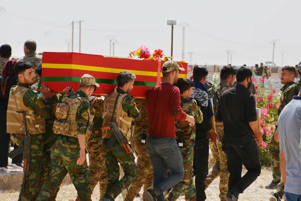 أهالي الشدادي يشيّعون جثمان الشّهيد نوري الحسن إلى مثواه الأخير