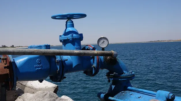 ​​​​​​​وحدة مياه الطبقة تركّب مضختين جديدتين  لتأمين مياه الشّرب للأهالي