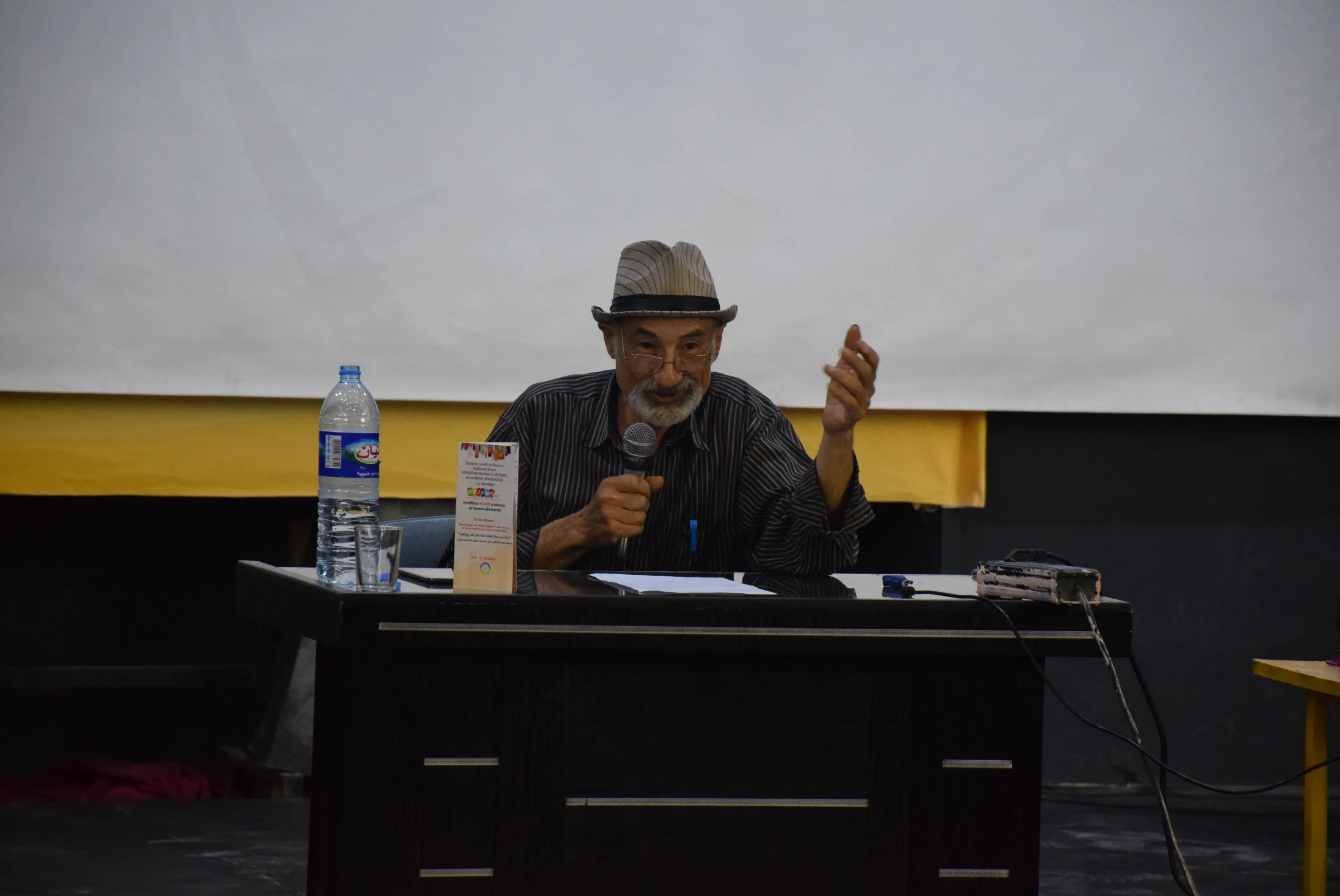 ​​​​​​​الفنّ الحديث والمعاصر... محور محاضرة في ملتقى روجآفا الثّالث