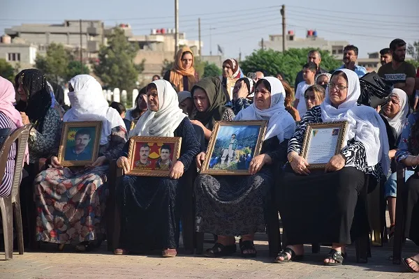 مجلس عوائل الشهداء في قامشلو يستذكر 142 من شهداء نيسان وأيار