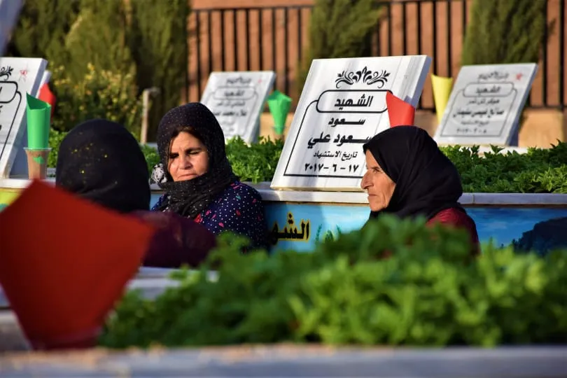بمناسبة عيد الشّهداء...الأهالي تشعل الشّموع على أضرحة أبنائها الشّهداء