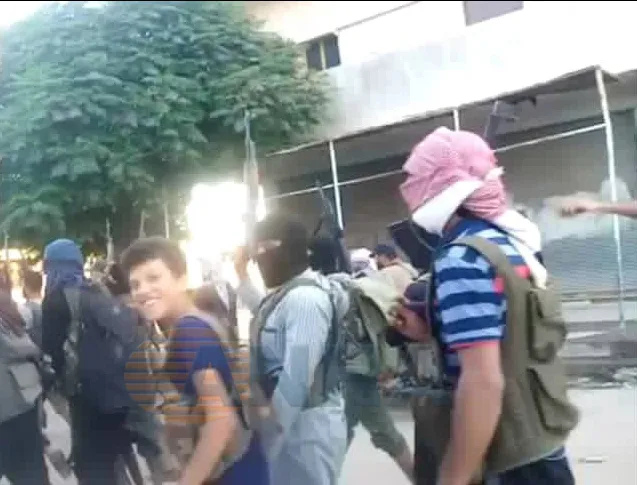 على نهج داعش.. ظهور أطفال يحملون السلاح برفقة المرتزقة في سري كانيه المحتلة