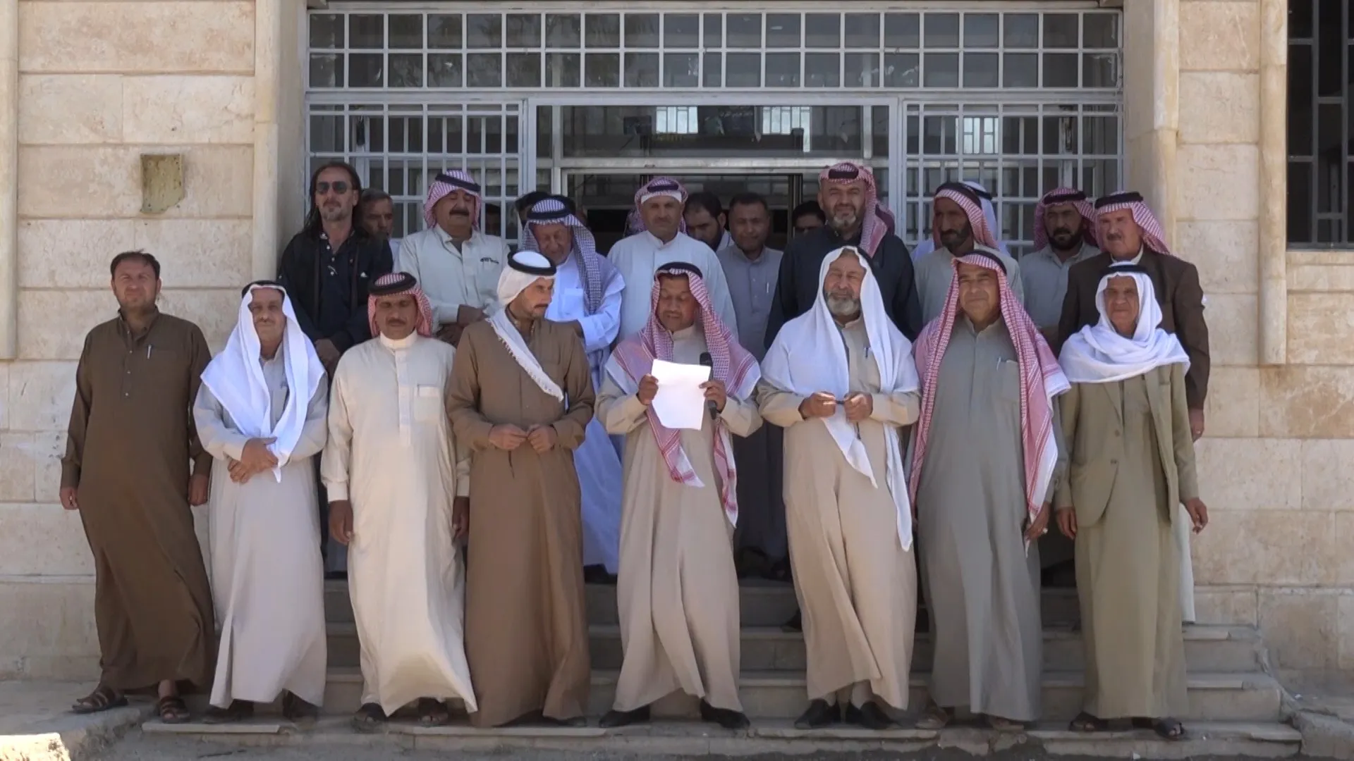 شيوخ ووجهاء العشائر في دير الزور يعتبرون محاولات إثارة الفتنة رهانات خاسرة