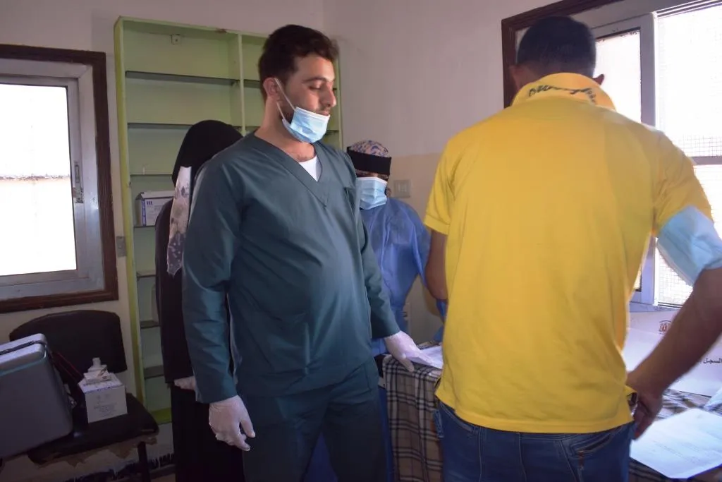 ​​​​​​​لجنة الصحة تباشر تطعيم الكوادر الطبية في دير الزور بلقاح كورونا