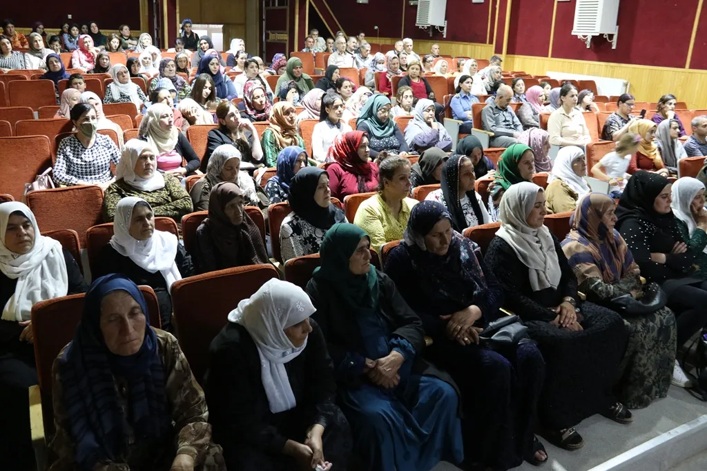 زيلان تمثل المرأة الحرة