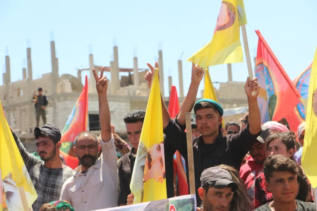 بالصور والفيديوهات.. مسيرة الكرامة في كوباني