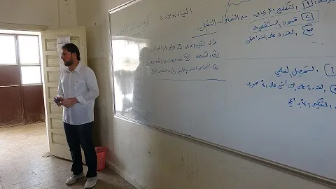استعداداً للعام الدراسيّ القادم...لجنة التّربية بالطّبقة تفتتح دورة تربويّة لتأهيل المعلّمين